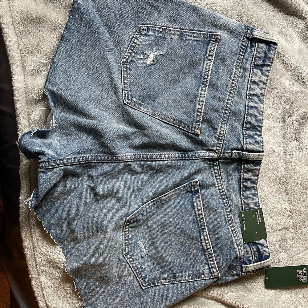 Women’s Jean shorts - Picture 2 of 3